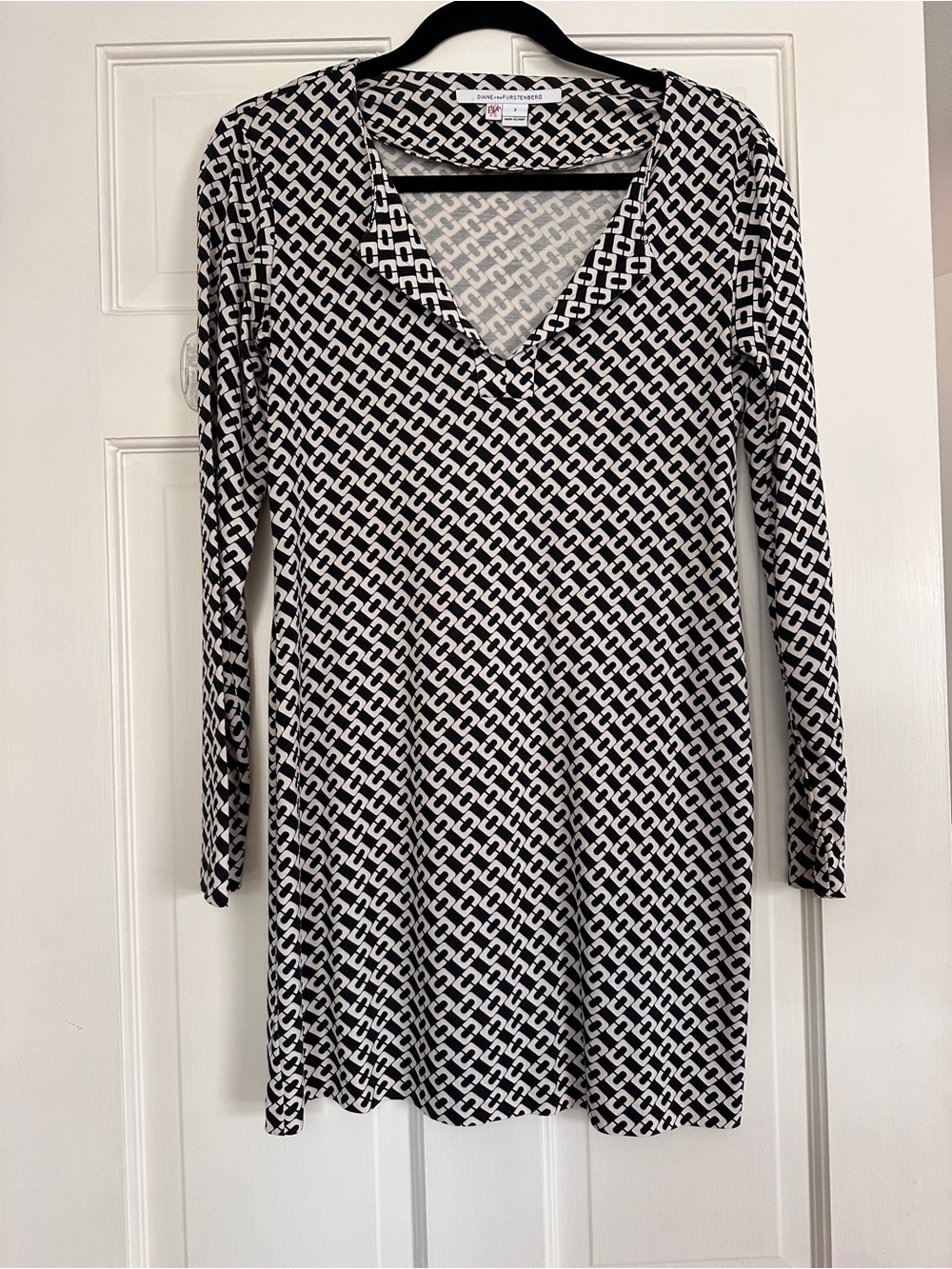DvF Black & White Geometric V-Neck Long Sleeve Dress